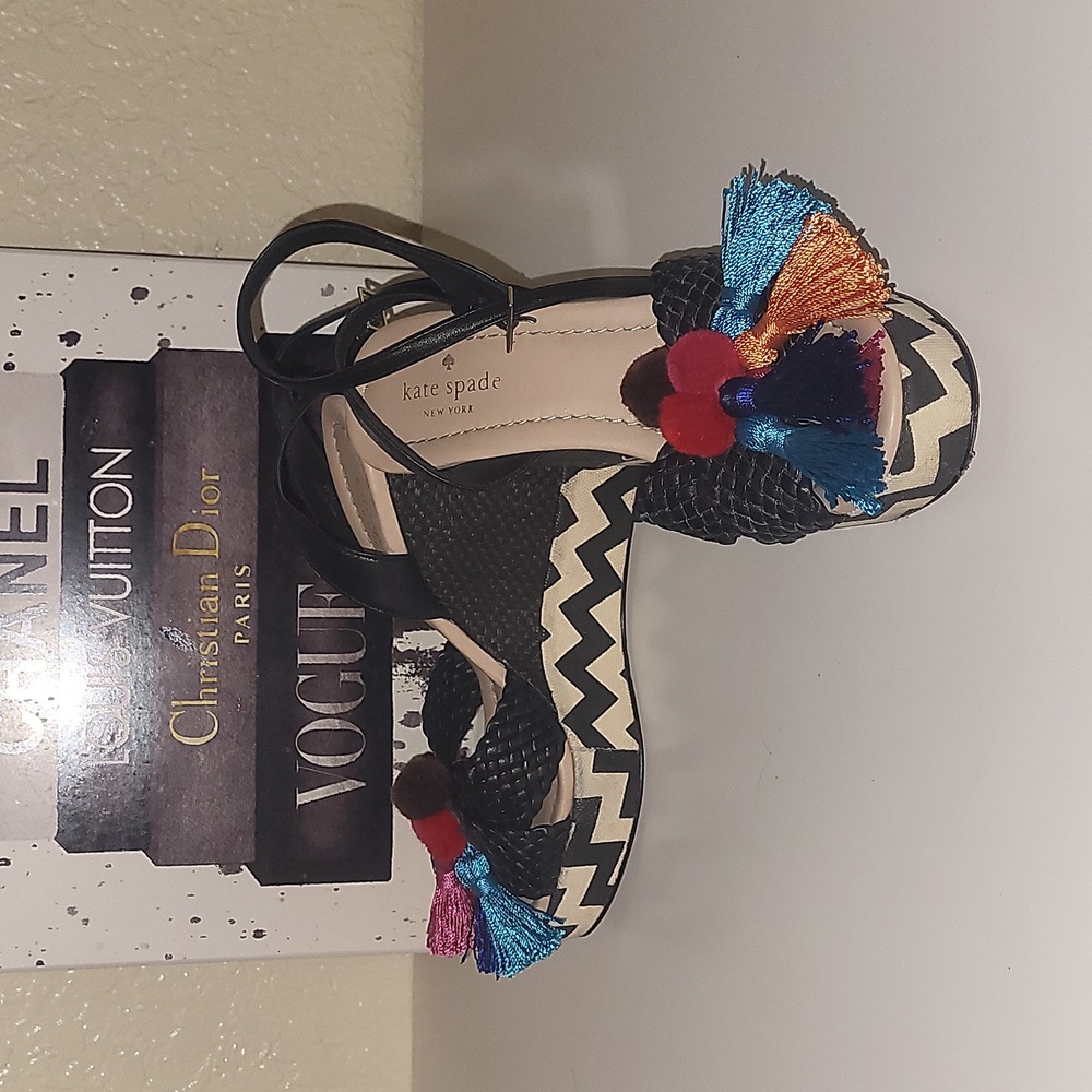 Kate Spade Delancey wedge, sz 7.5, black and white zig zag, w/colorf…